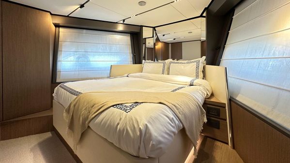 Ferretti Yachts 720 image