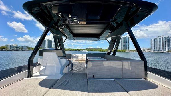 Ferretti Yachts 720 image