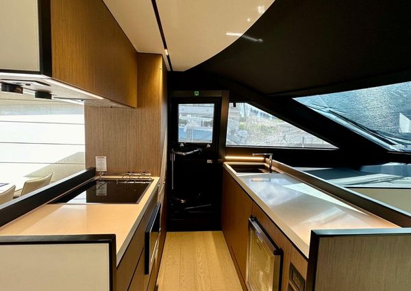 Ferretti Yachts 720 image