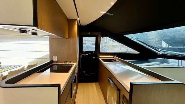 Ferretti Yachts 720 image