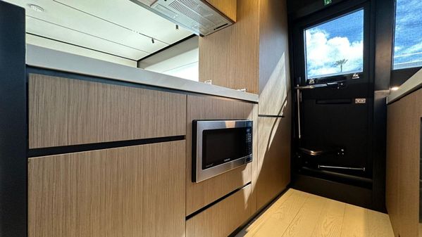 Ferretti Yachts 720 image