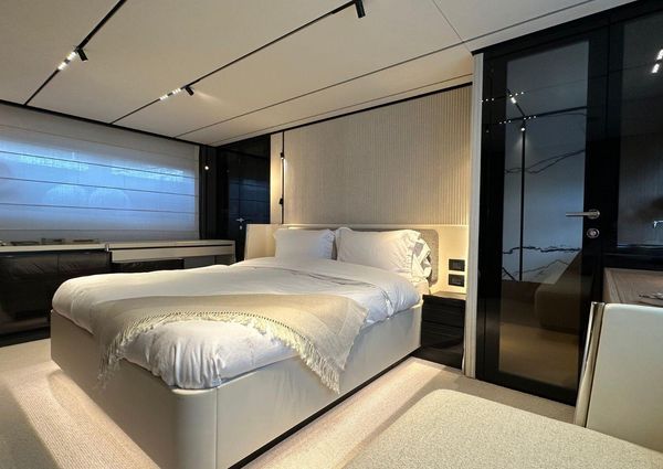 Ferretti Yachts 720 image