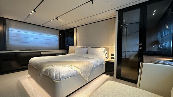 Ferretti Yachts 720 image