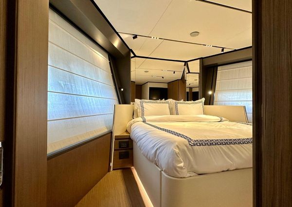 Ferretti Yachts 720 image