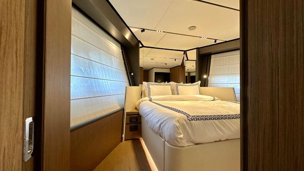 Ferretti Yachts 720 image