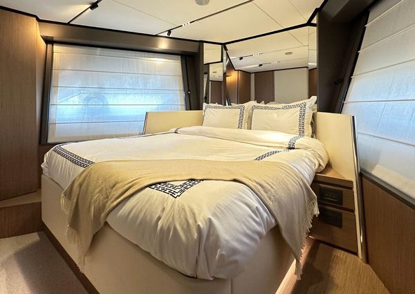 Ferretti Yachts 720 image