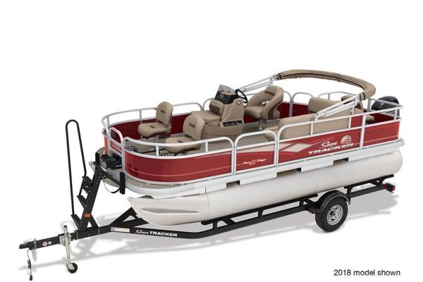 Sun Tracker Bass Buggy 18 DLX - main image