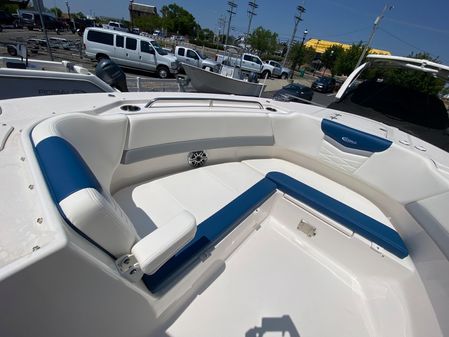 Robalo R317 image