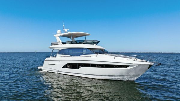 Prestige 630 Flybridge 