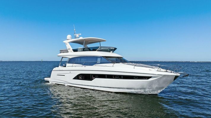 Prestige 630 Flybridge - main image