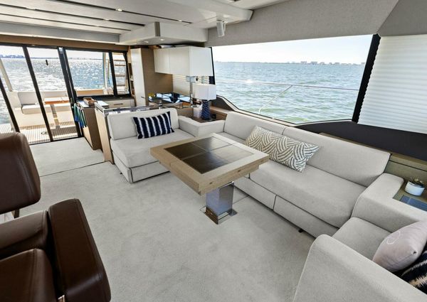 Prestige 630 Flybridge image