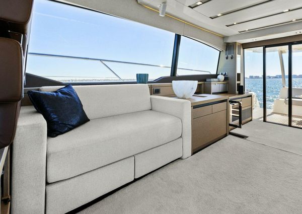 Prestige 630 Flybridge image