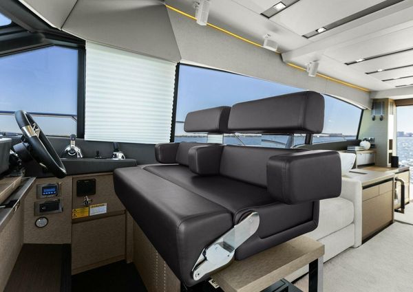 Prestige 630 Flybridge image