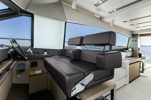 Prestige 630 Flybridge image