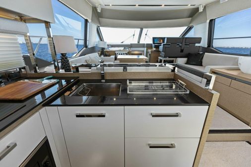 Prestige 630 Flybridge image