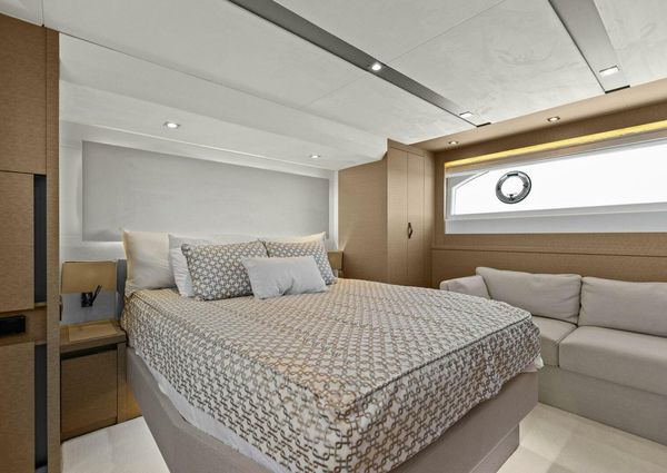 Prestige 630 Flybridge image