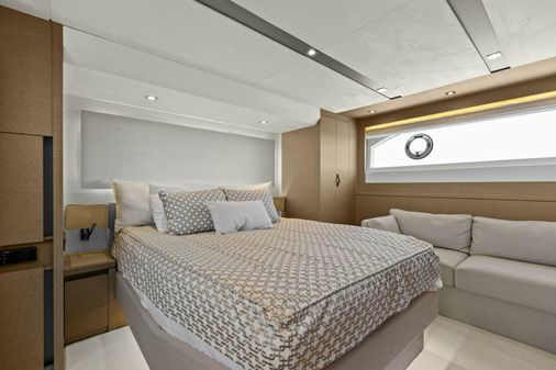 Prestige 630 Flybridge image