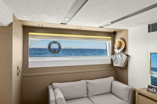 Prestige 630 Flybridge image