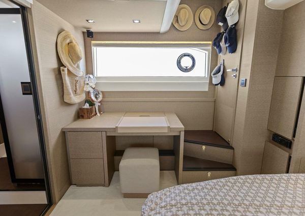 Prestige 630 Flybridge image