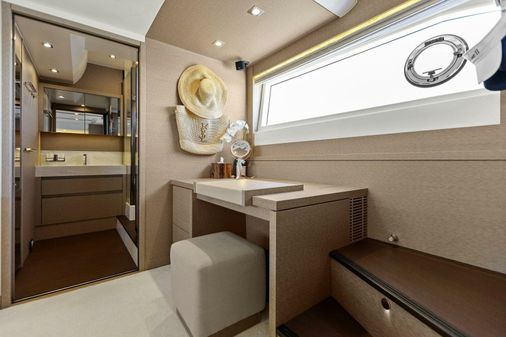 Prestige 630 Flybridge image