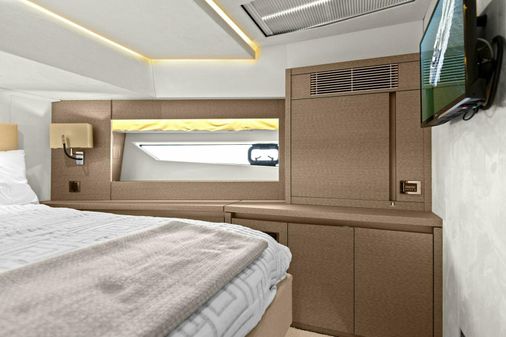 Prestige 630 Flybridge image