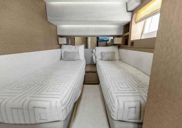 Prestige 630 Flybridge image