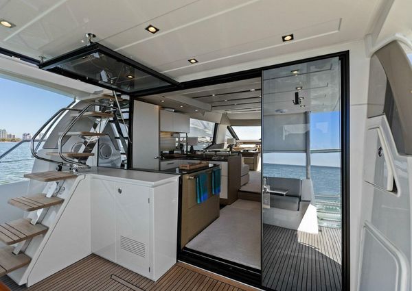 Prestige 630 Flybridge image