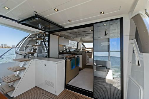 Prestige 630 Flybridge image