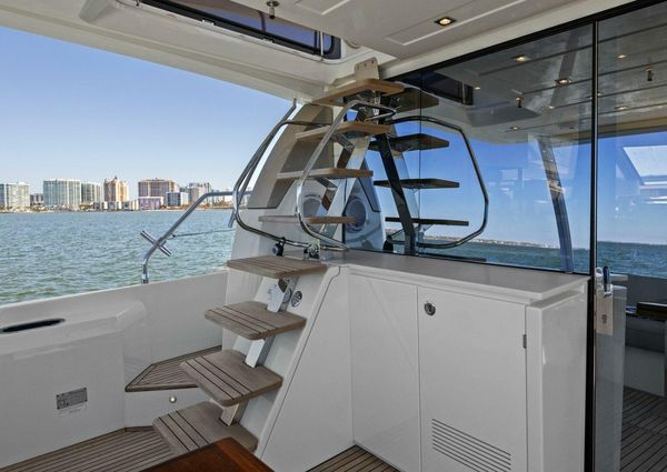 Prestige 630 Flybridge image