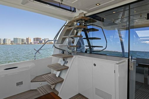 Prestige 630 Flybridge image