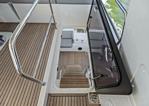 Prestige 630 Flybridge image