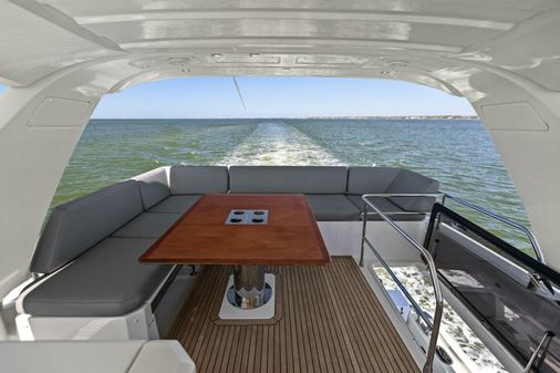 Prestige 630 Flybridge image