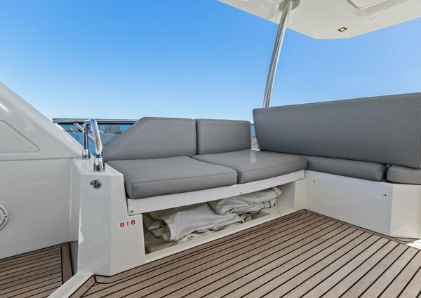 Prestige 630 Flybridge image