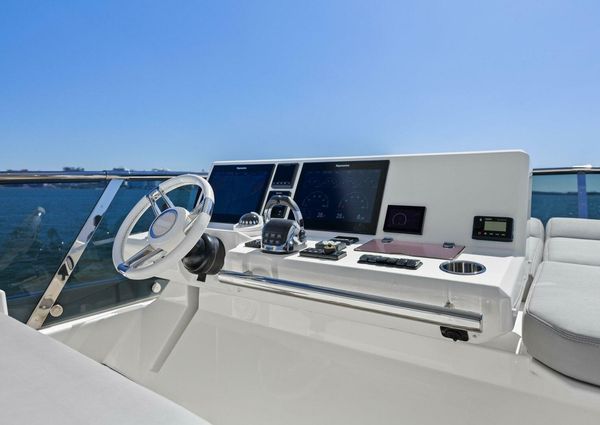 Prestige 630 Flybridge image