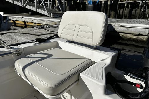 Boston Whaler 170 Montauk image