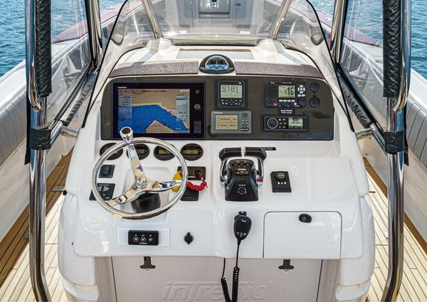 Intrepid 327-CENTER-CONSOLE image