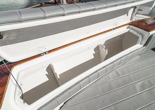 Intrepid 327-CENTER-CONSOLE image