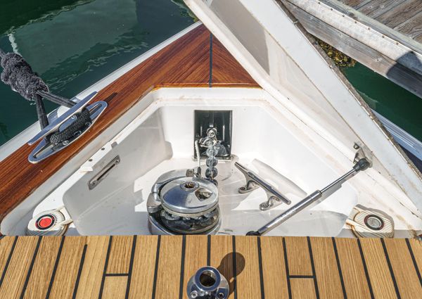 Intrepid 327-CENTER-CONSOLE image