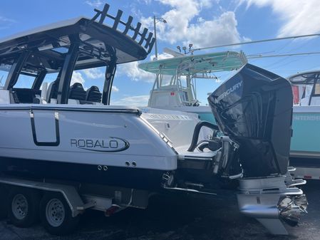 Robalo R360 image