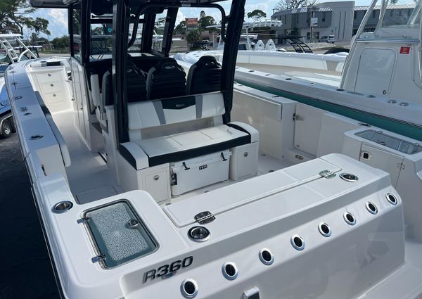 Robalo R360 image