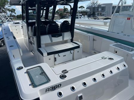 Robalo R360 image