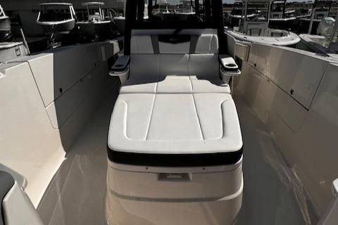 Robalo R360 image