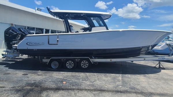 Robalo R360 