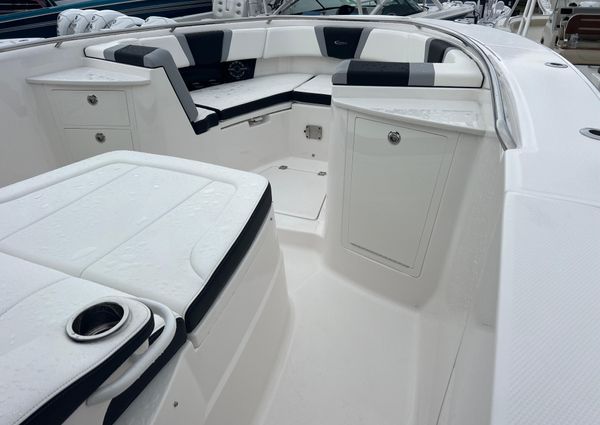 Robalo R360 image