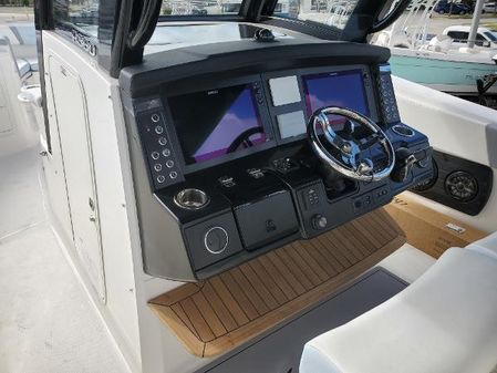 Robalo R360 image