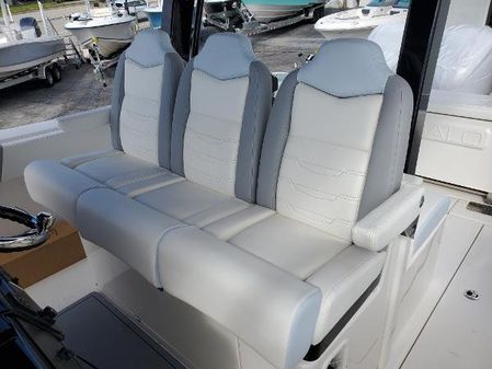 Robalo R360 image