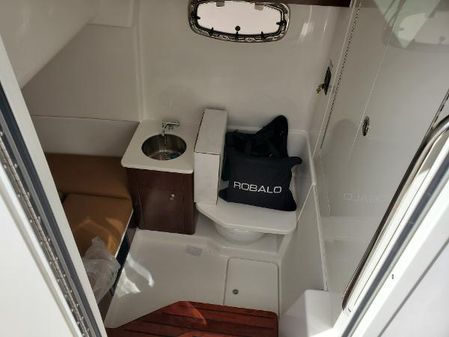 Robalo R360 image