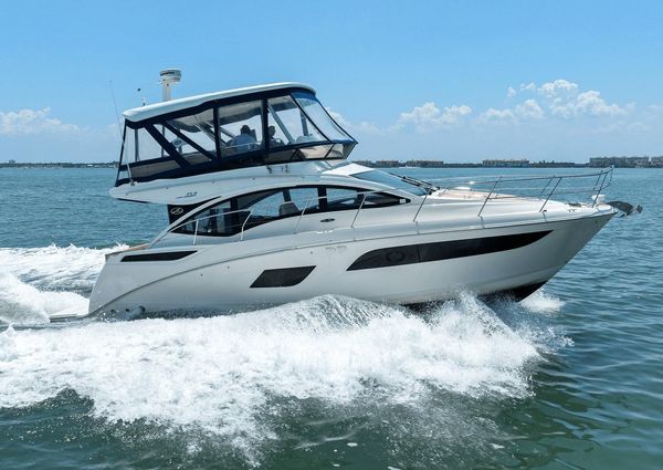 Sea Ray 400 Fly image