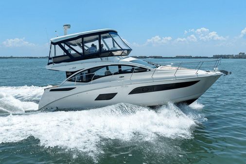 Sea Ray 400 Fly image