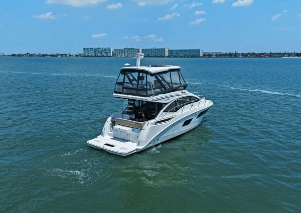 Sea Ray 400 Fly image